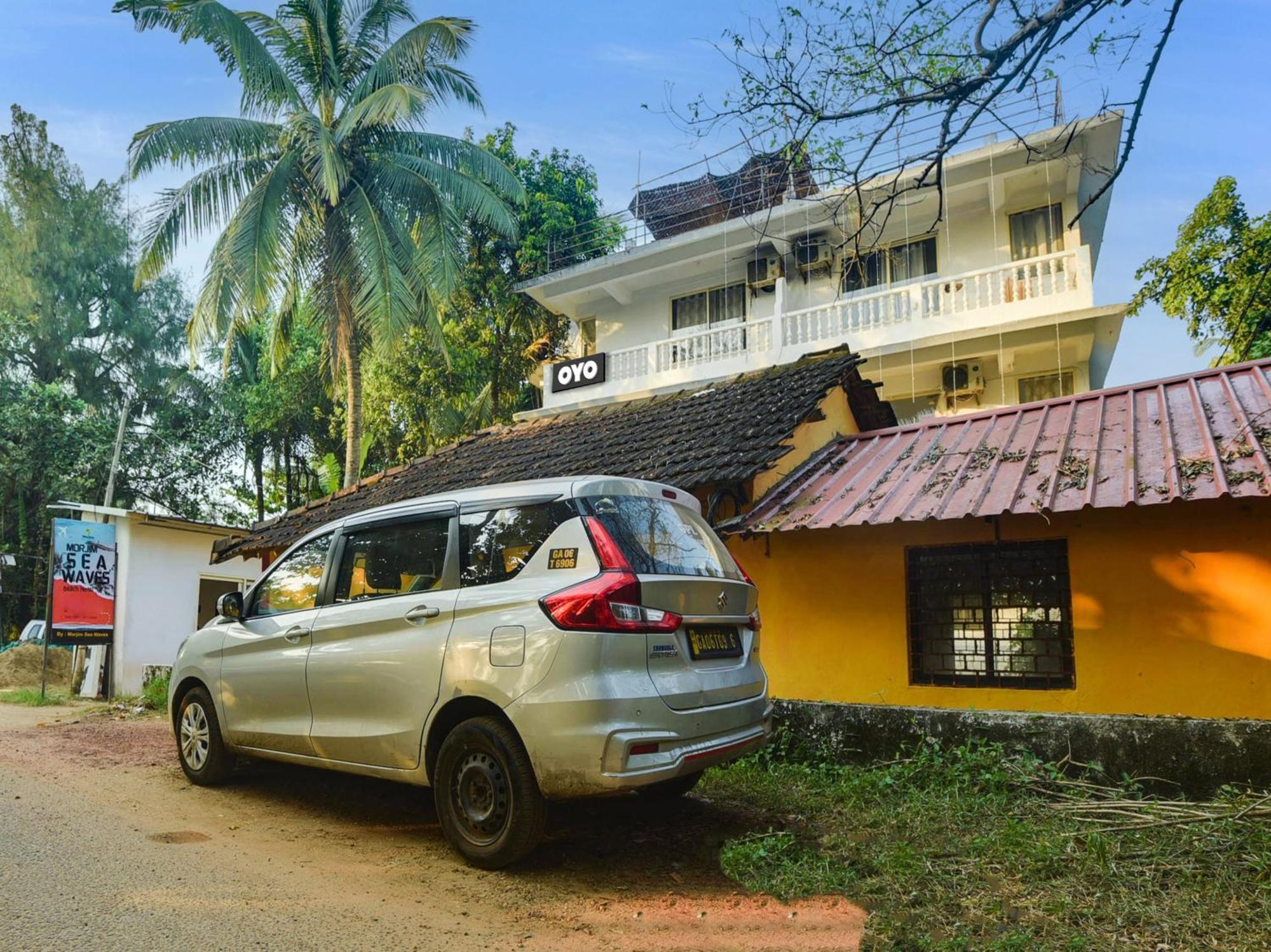 Collection O Morjim Sea Wave Hotel Exterior photo