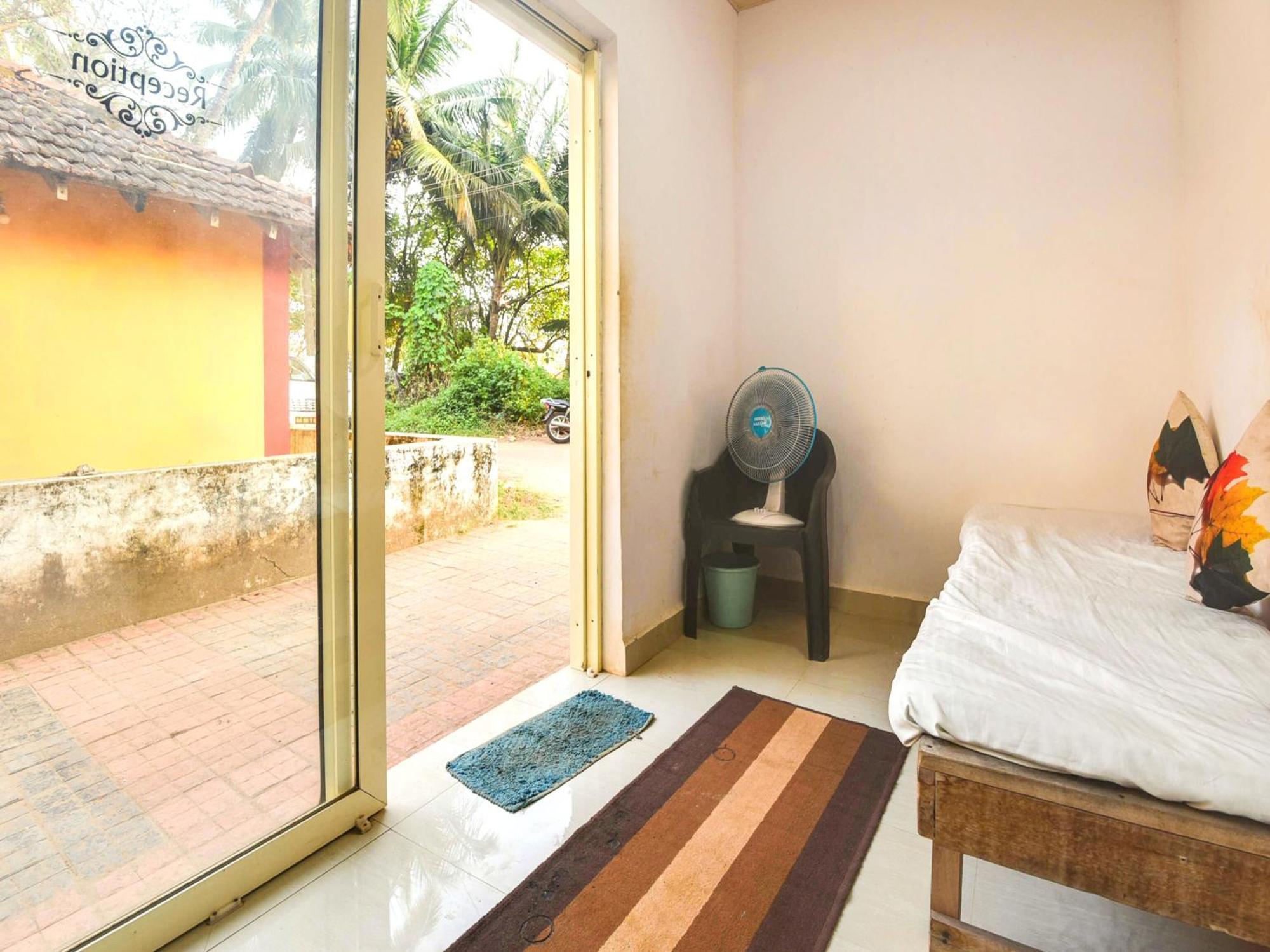 Collection O Morjim Sea Wave Hotel Exterior photo