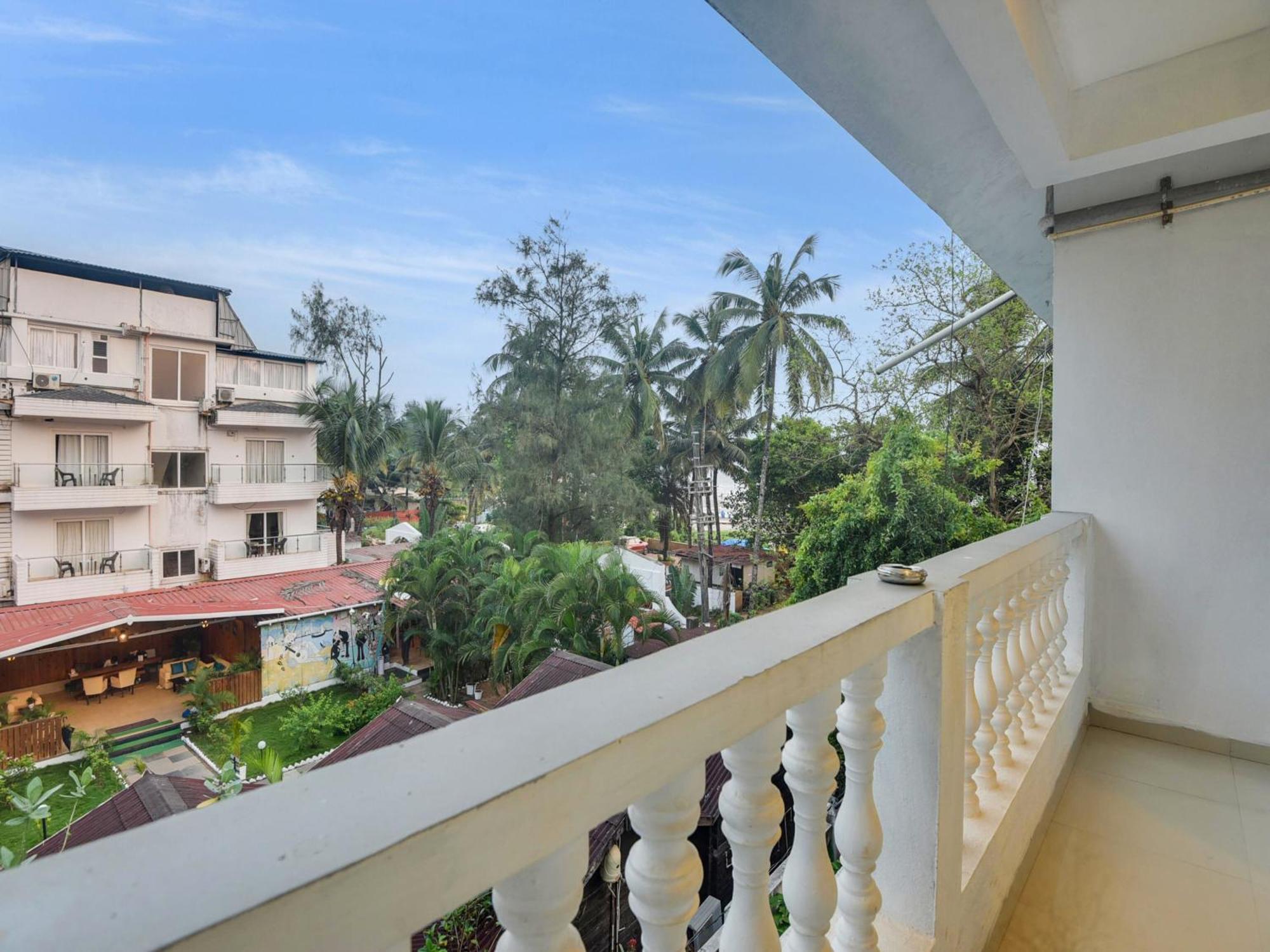Collection O Morjim Sea Wave Hotel Exterior photo