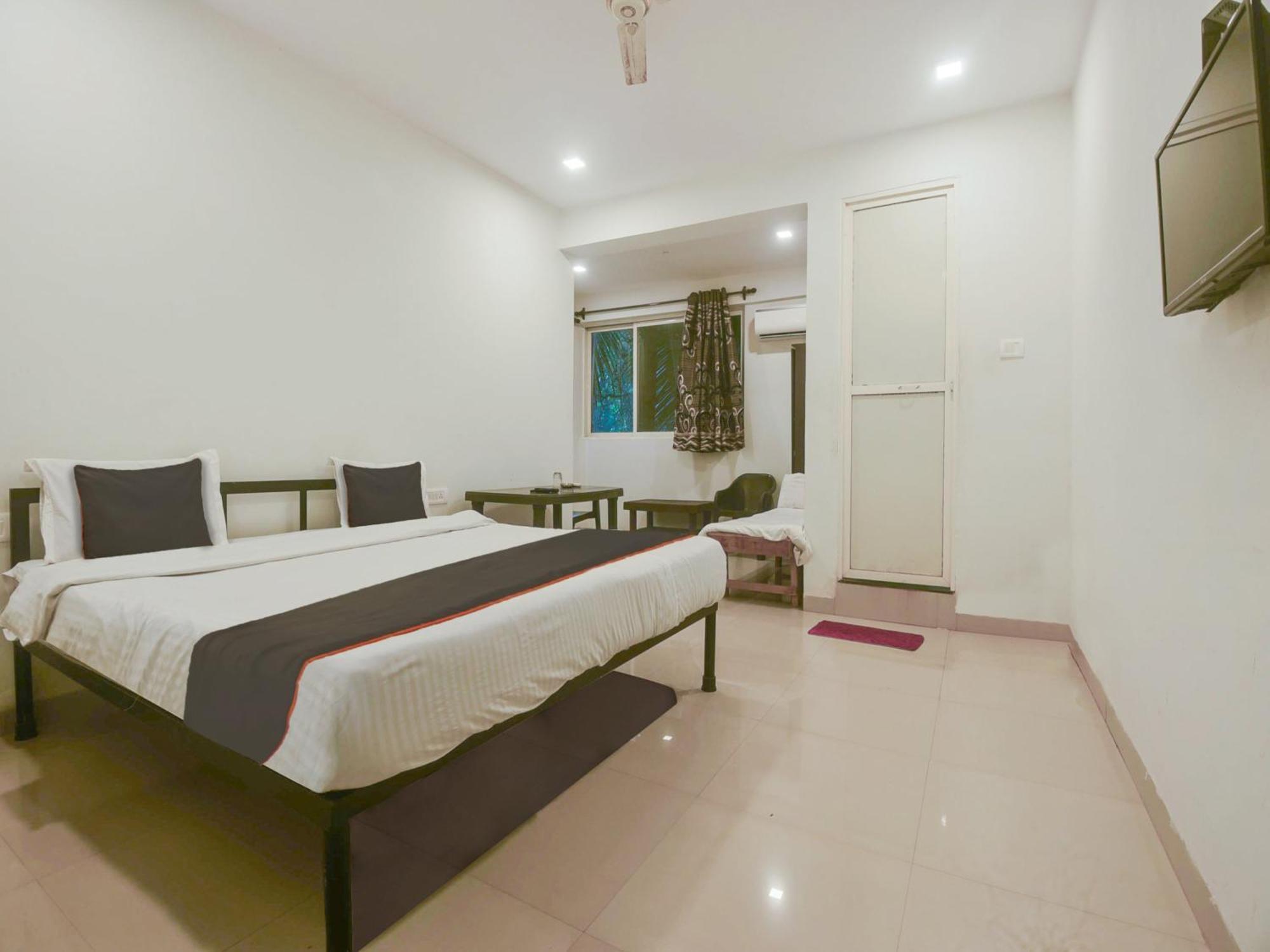 Collection O Morjim Sea Wave Hotel Exterior photo